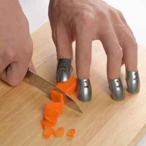4 stks / set Verstelbare Rvs Vinger Hand Guard Vingerbeschermer Mes Slice Chop Veilig Koken Gereedschap
